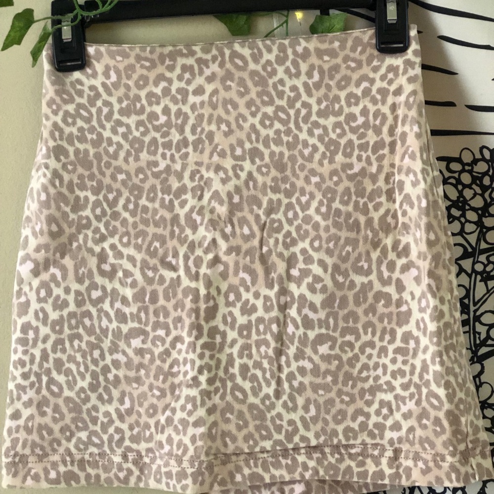 Y2K BRATZ/ Pink leopard printed skirt
